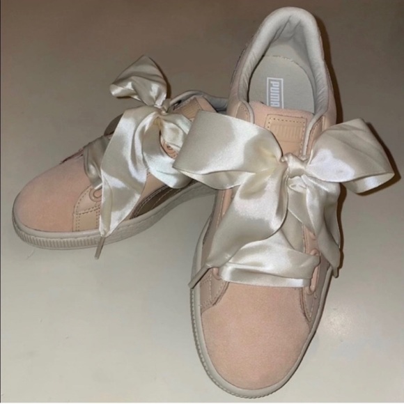 Puma women’s size 9 basket ball sneaker with ribbons - Picture 2 of 8